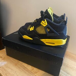 Air Jordan 4 Retro Black/White Tour Yellow